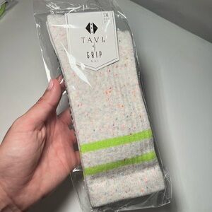 Tavi Kai grip socks